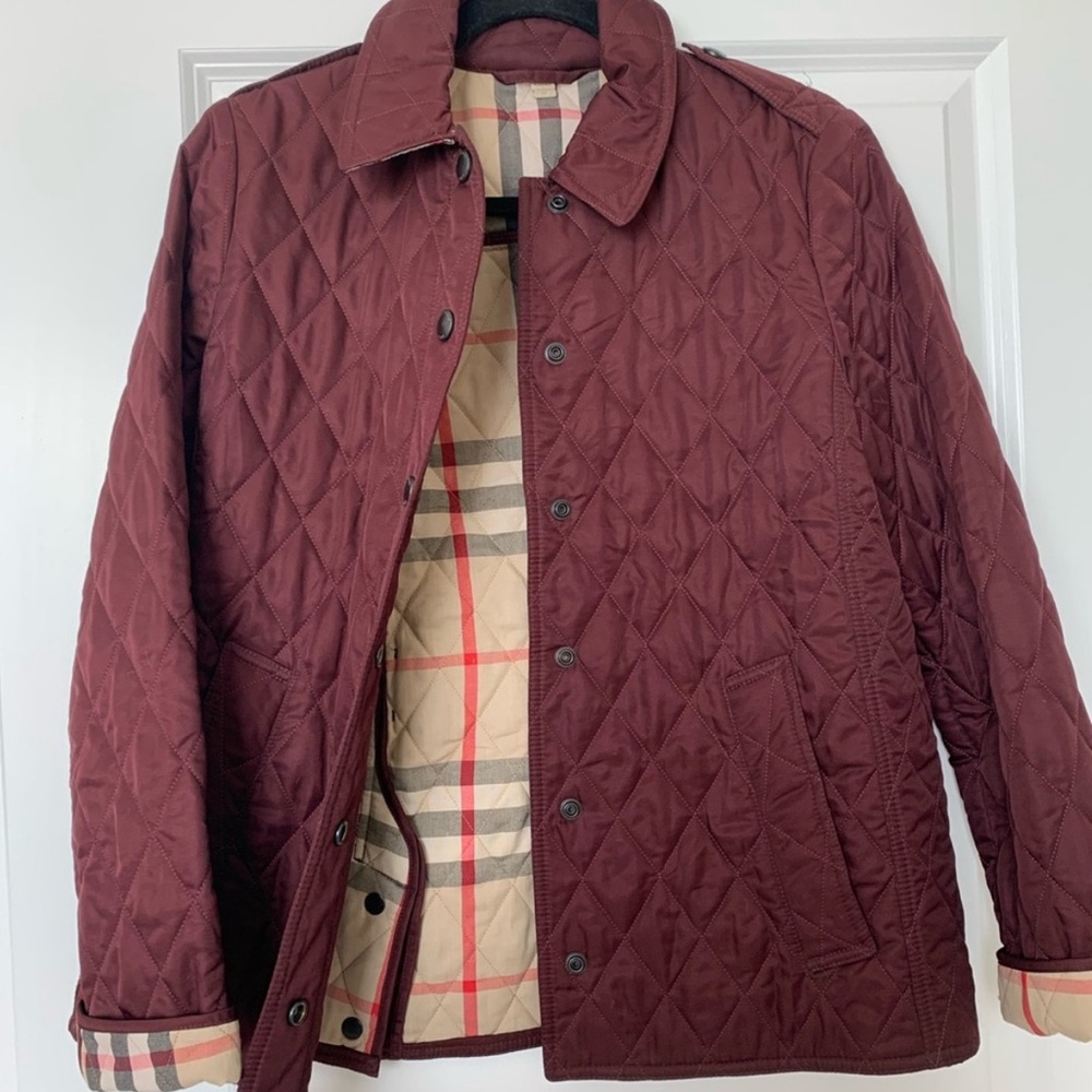 Burberry Women's Quilted puffer Jacket - Burgundy size small ideal for layers